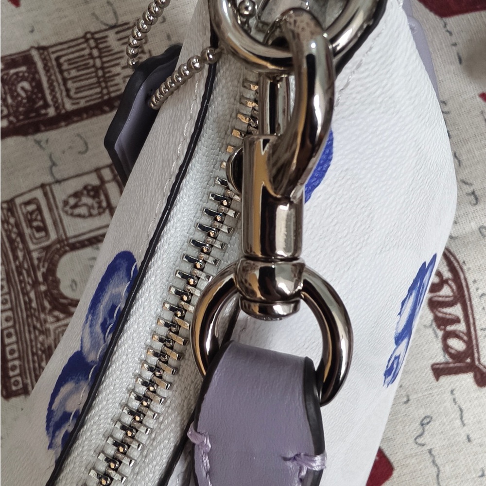 COACH White Shoulder Bag with Blue Berry Print - Picture 5 of 10
